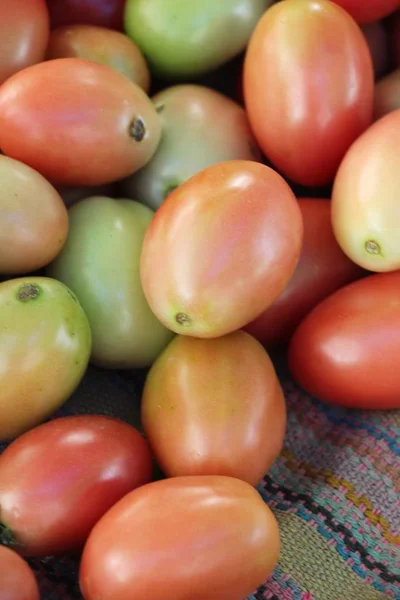 Tomates frescos para cocinar en comida callejera —  Fotos de Stock