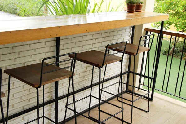 Set stoelen voor vintage style in tuin — Stockfoto