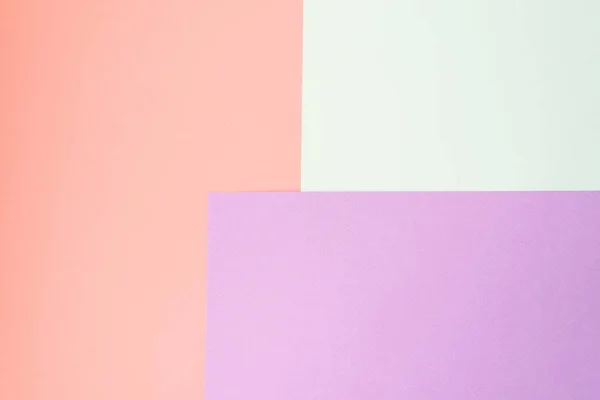 Pembe, mor ve mavi kağıtların modaya uygun geometrik soyut dokusu. Tasarım arka plan kavramı
