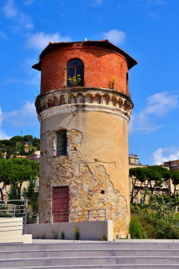 Marina di porto maurizio imperia liguria İtalya 'da kule.
