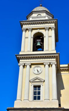 San Maurizio Katedrali 1871 'de İtalya' nın neoklasik tarzında inşa edilmiştir.