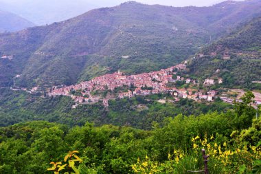 Imperia İtalya 'nın orta çağ köyü