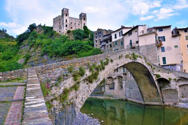 Ligurian köyü Dolceacqua, Imperia, İtalya