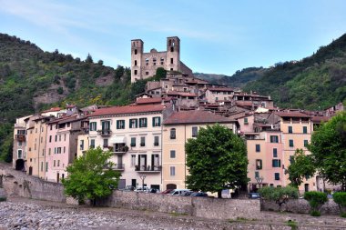 Ligurian köyü Dolceacqua, Imperia, İtalya