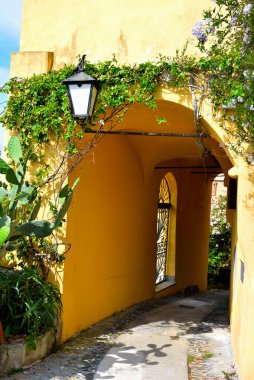 İtalya 'nın Imperia eyaletindeki Cervo Ligurian köyüne bir göz atalım.