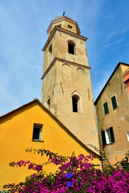 İtalya 'nın Imperia eyaletindeki Cervo Ligurian köyüne bir göz atalım.