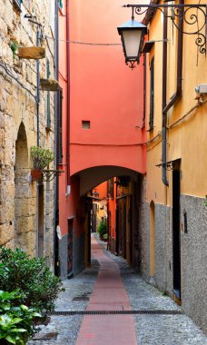 İtalya 'nın Imperia eyaletindeki Cervo Ligurian köyüne bir göz atalım.