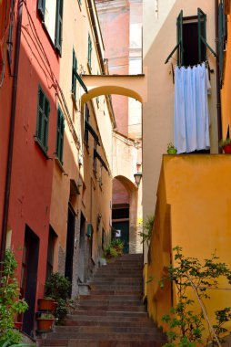 İtalya 'nın Imperia eyaletindeki Cervo Ligurian köyüne bir göz atalım.