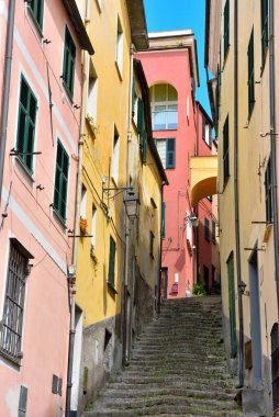 İtalya 'nın Imperia eyaletindeki Cervo Ligurian köyüne bir göz atalım.