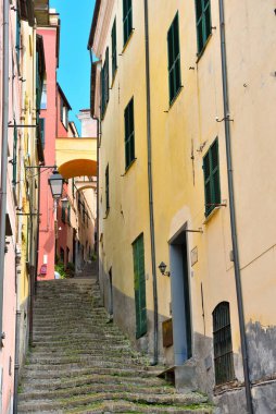 İtalya 'nın Imperia eyaletindeki Cervo Ligurian köyüne bir göz atalım.