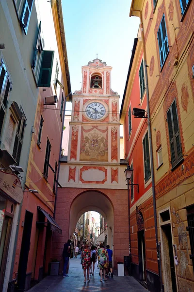Ligurian Köyünün Tarihi Merkezinde Haziran 2020 Loano Talya Saat Kulesi — Stok fotoğraf