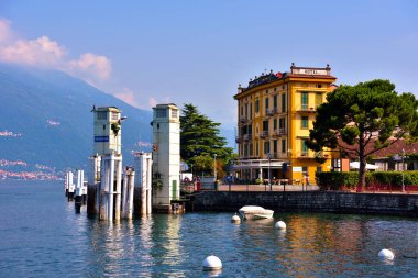 10 Temmuz 2020 Varenna İtalya 'da Como Gölü' nde feribotlara binmek