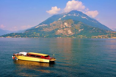 Varenna İtalya 'nın göl kenarındaki panorama