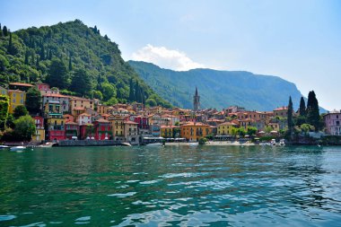 İtalya 'nın Como Gölü üzerindeki tarihi Varenna merkezi.