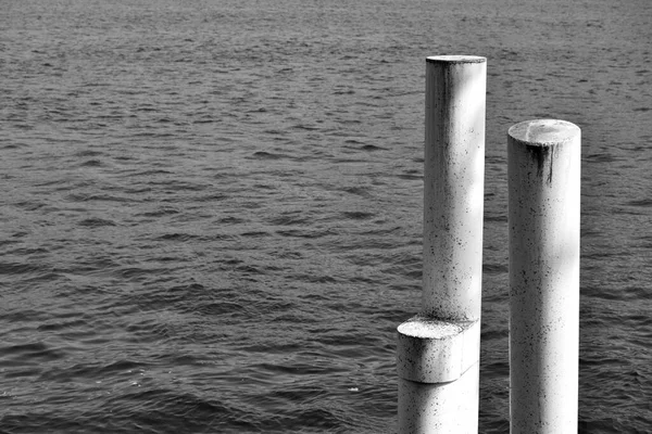 Причальные Столбы Озере Комо Италия — стоковое фото
