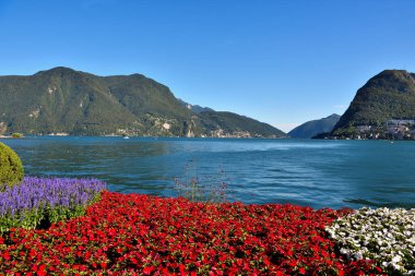 Ciani Parkı ve Lugano Gölü 'nün manzarası İsviçre
