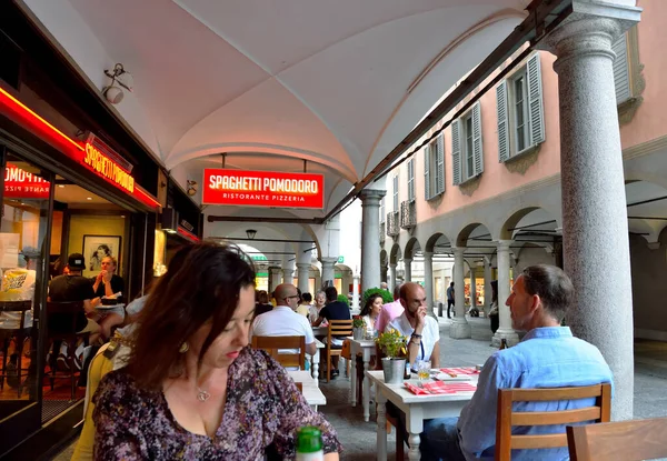 Typisk Restaurang Pizzeria Arkaderna Gågatan Historiska Centrum Juli 2020 Lugano — Stockfoto