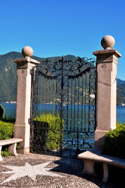 Ciani Parkı ve Lugano Gölü 'nün manzarası İsviçre