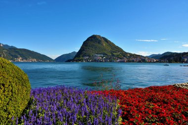 Ciani Parkı ve Lugano Gölü 'nün manzarası İsviçre