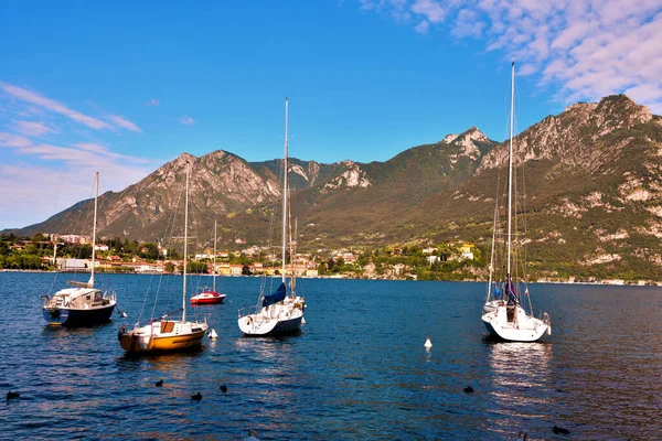 Lecco İtalya yakınlarındaki Como Gölü