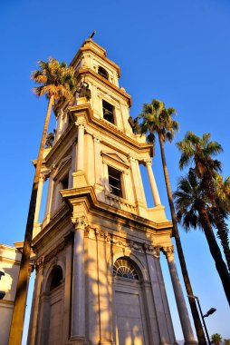 Pompei 'nin kutsal bakiresinin çan kulesi İtalya' nın tespihi
