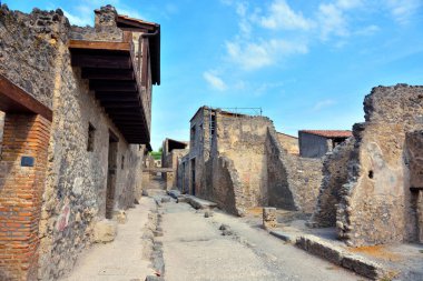 İtalya 'nın Pompei şehrinin kalıntıları. Pompei, MS 79 'daki Vesuvius patlamasından sonra kül ile yok edildi ve gömüldü.