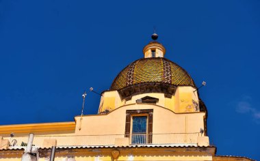 Santa Maria Assunta Positano İtalya kilisesinin çan kulesi.