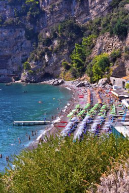 İtalya 'nın Campania kentindeki Positano, Amalfi Sahili' ndeki (Costiera Amalfitana) Akdeniz köyünün manzarası