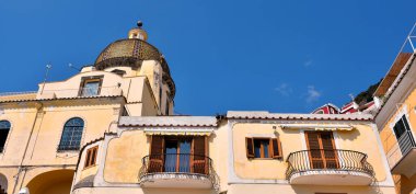 Santa Maria Assunta Positano İtalya kilisesinin çan kulesi.