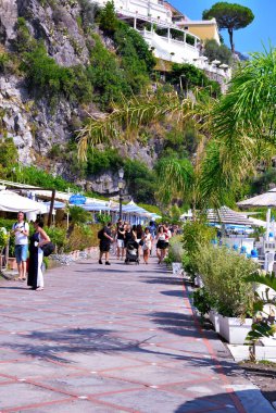 Campania 'daki Amalfi Sahili' ndeki Akdeniz köyü (Costiera Amalfitana), 12 Temmuz 2020 Positano İtalya