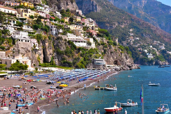 Středomořská Vesnice Pobřeží Amalfi Costiera Amalfitana Kampánii Turisté Pláži Září — Stock fotografie