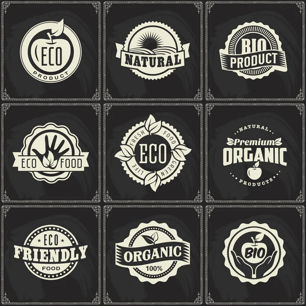 Logotipo conjunto de alimentos naturales orgánicos en pizarra — Archivo Imágenes Vectoriales