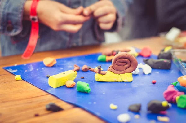 Niños Jugando Con Masa Juego Creación Una Figura Animal Caracol — Foto de Stock