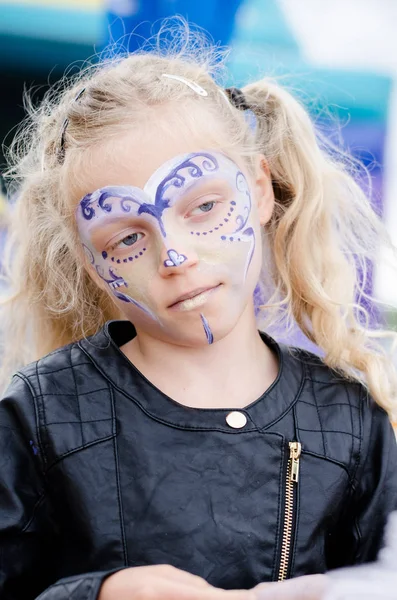 Adorável Menina Loira Com Retrato Pintura Facial — Fotografia de Stock