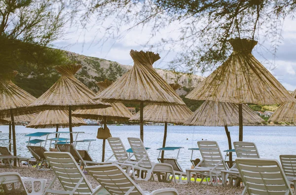 Ombrelloni Paglia Spiaggia Mare — Foto Stock