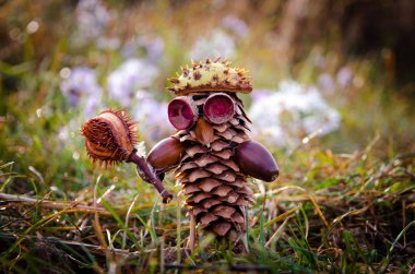 çam kozalağı yapılan şirin komik fantezi şekil