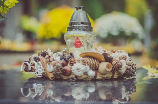 Kerzenschmuck Grab Auf Dem Friedhof Allerheiligen Herbst — Stockfoto