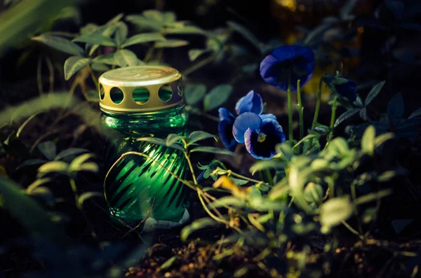 Bougies Vertes Pendant Toussaint Cimetière — Photo