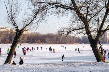Kış sihirli bir atmosfer içinde donmuş şehir lake City