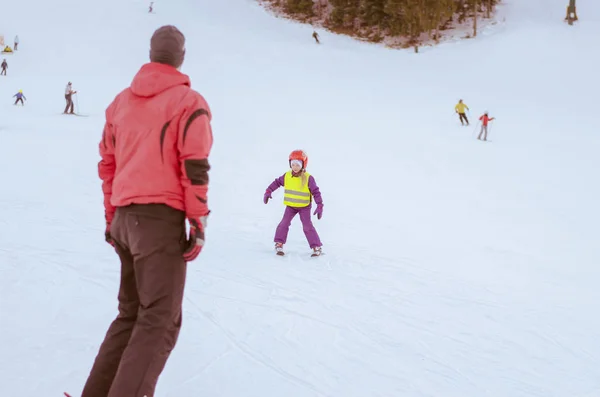 Criança Instrutor Esqui Declive Inverno Aprender Ensinar Esquiar — Fotografia de Stock