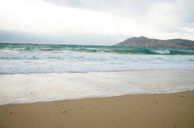 köpüklü dalgalar deniz ve pebble Beach