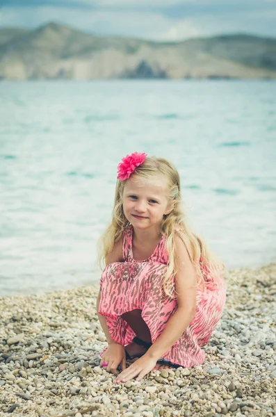 Bonito Bonito Loira Menina Retrato Beira Mar — Fotografia de Stock