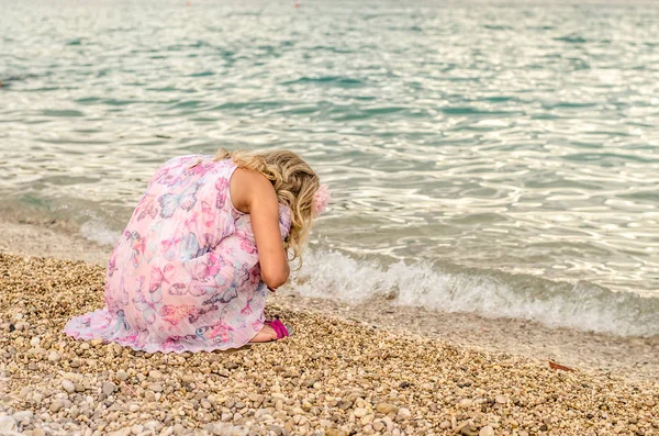 Mooie Schattige Blonde Meisje Door Zee — Stockfoto