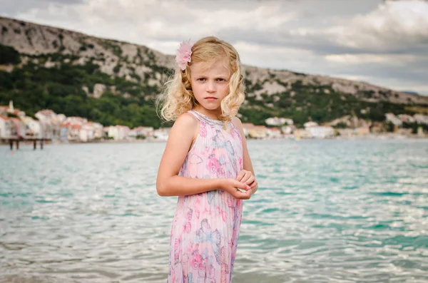 Vacker Söt Blond Flicka Vid Havet — Stockfoto