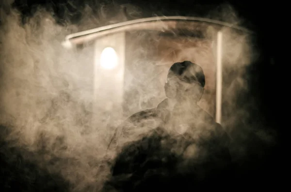 Duman pus sigara adam — Stok fotoğraf