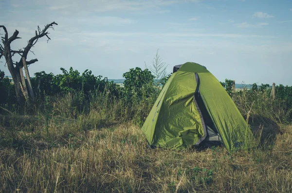 Acampar no campo — Fotografia de Stock