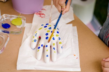 alçı boyası parlıyor