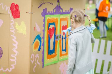 Çocuk partisinde sanat ve zanaat