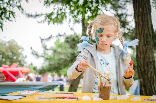 Fun and art at the children party — Stock Photo, Image