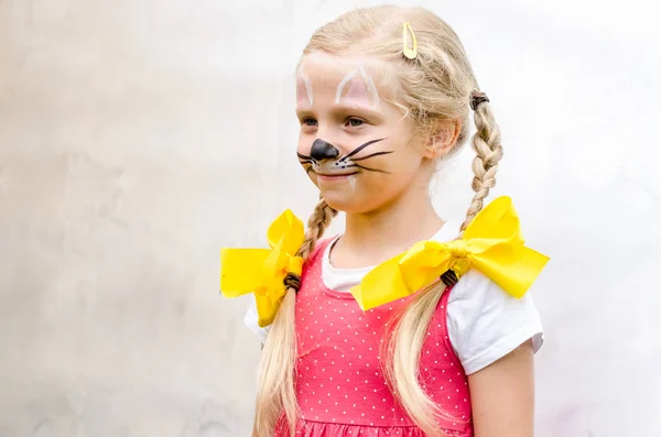 Smiling girl with face painting of mouse — Stock Photo, Image